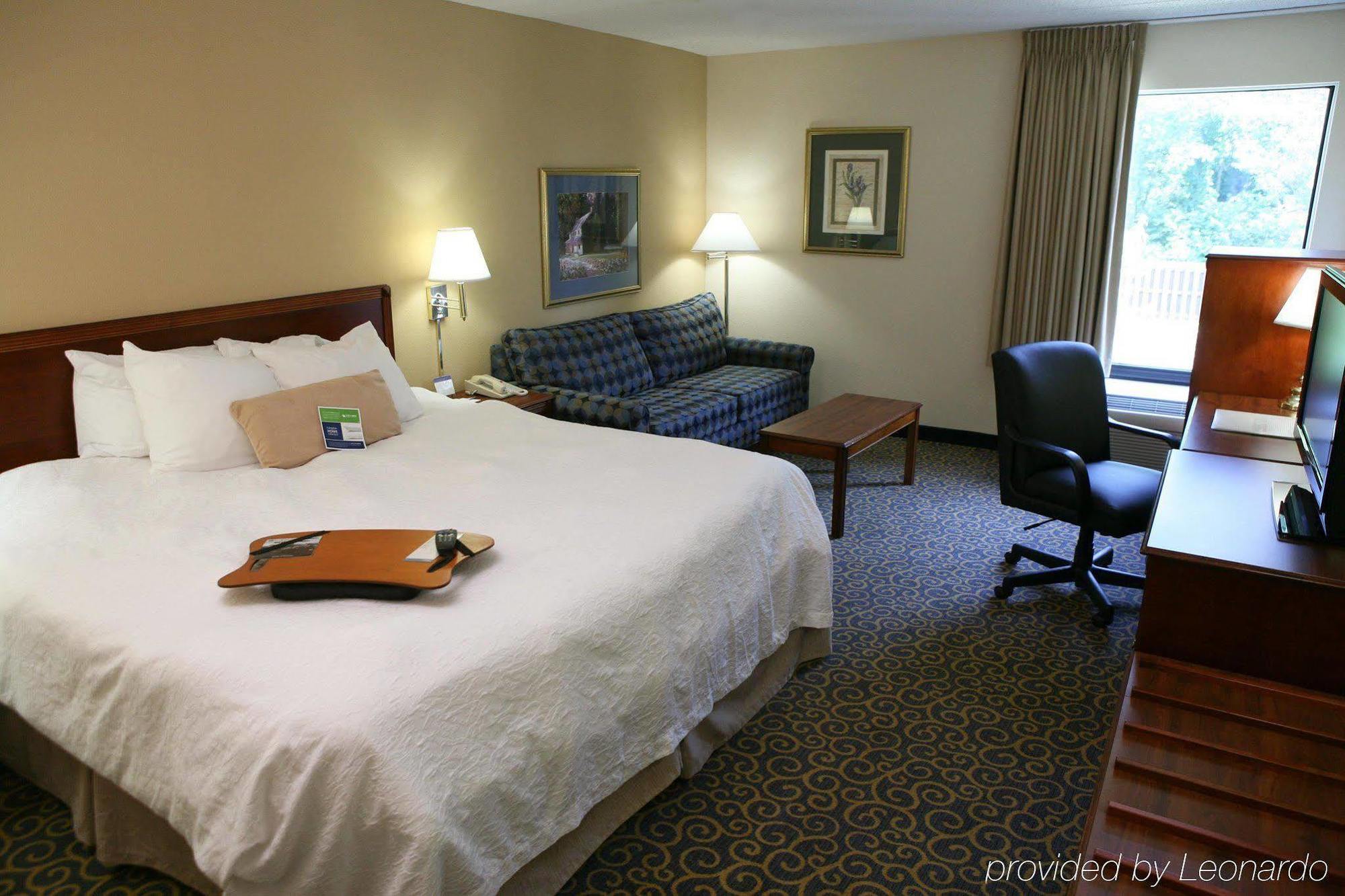 Hampton Inn Cincinnati Eastgate Стая снимка
