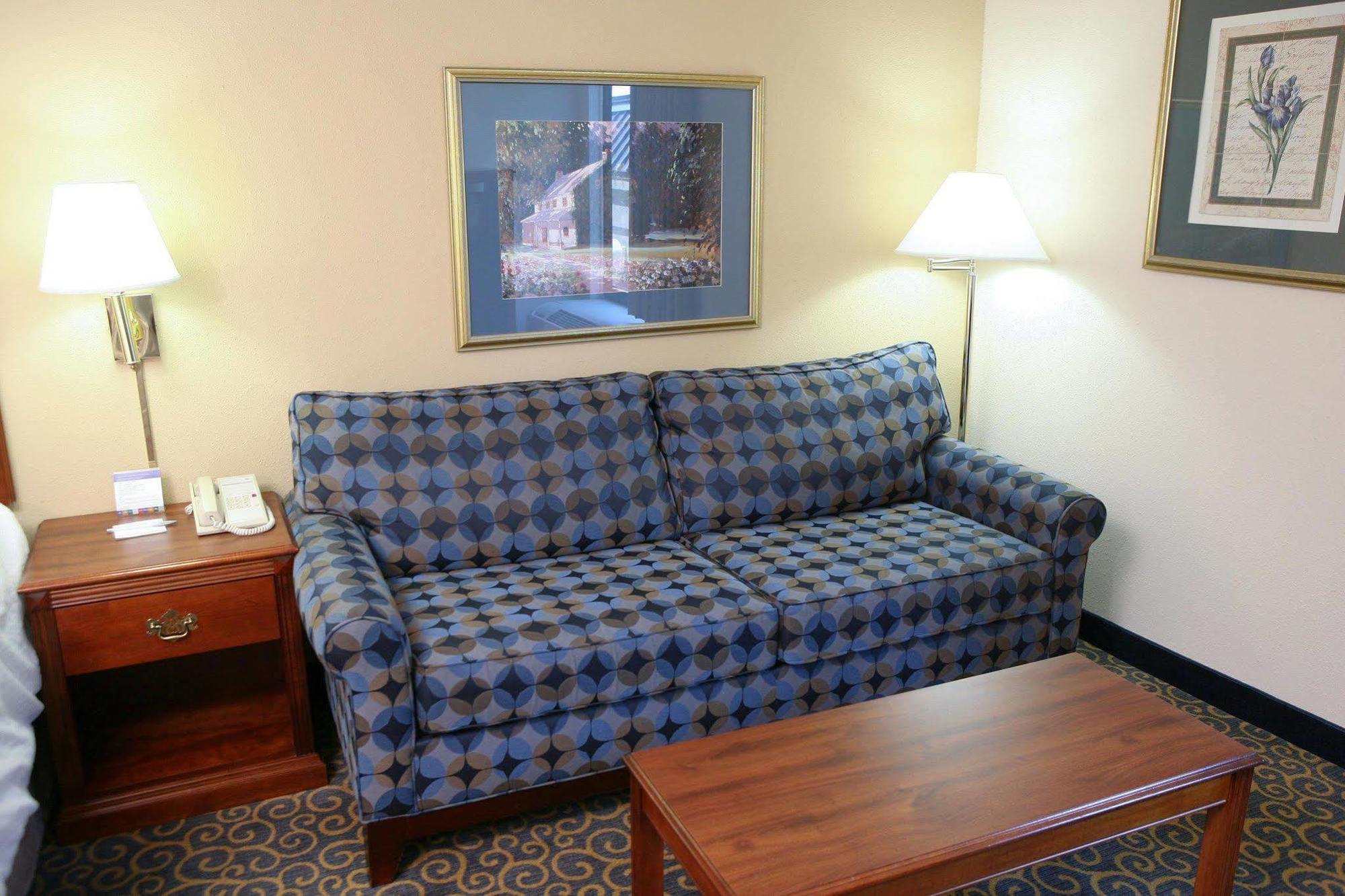 Hampton Inn Cincinnati Eastgate Стая снимка